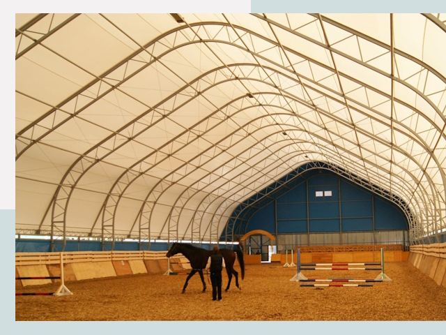 Строительство конных манежей в Апатитах